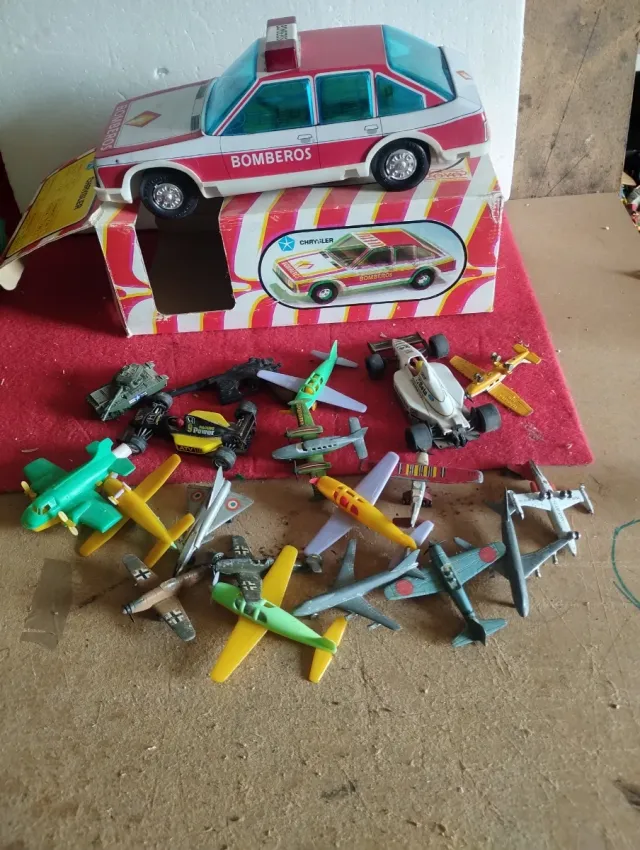 Lote Juguetes: Auto dei Vigili del Fuoco e Aerei