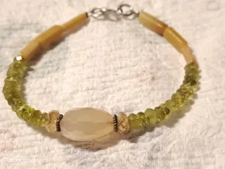 Bracciale pietre naturali beige, rosa e verdi