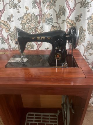 Máquina de coser Alfa S.A. - Buen estado