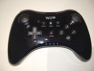 Controller Pro per Nintendo Wii U in nero, testato e funzionante perfettamente.