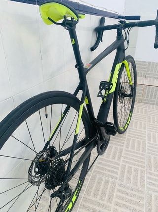 Bicicleta Carbono Cube Attain RACE