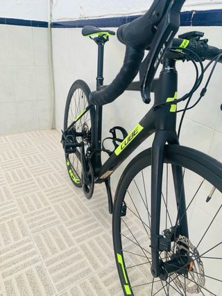 Bicicleta Carbono Cube Attain RACE