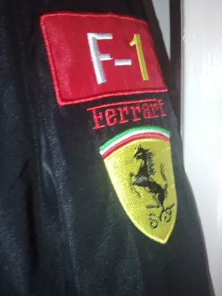 Cazadora Ferrari