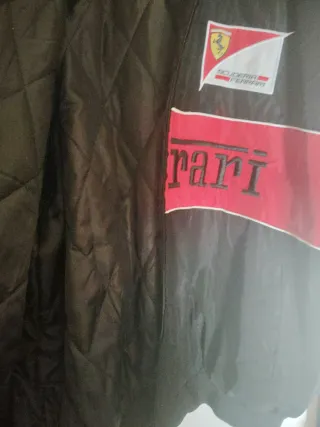 Cazadora Ferrari