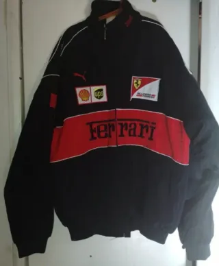 Cazadora Ferrari