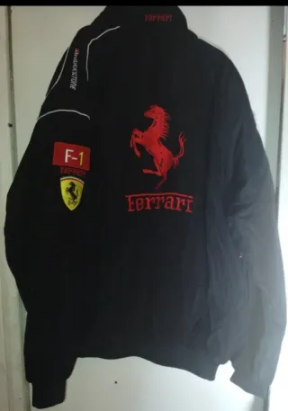 Cazadora Ferrari