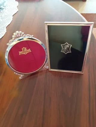 Marco de plata y el redondo de baño plata de ley