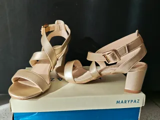 Sandalias de tacón color oro