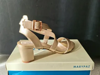 Sandalias de tacón color oro