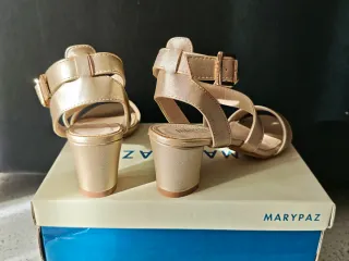 Sandalias de tacón color oro