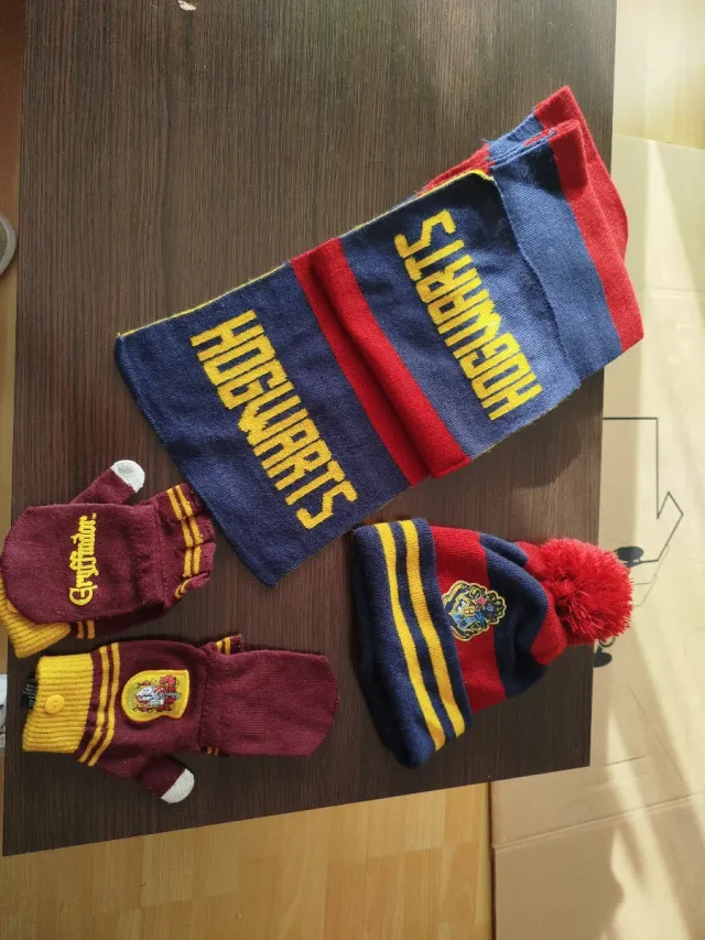 Conjunto Gorro, Bufanda y Guantes Harry Potter