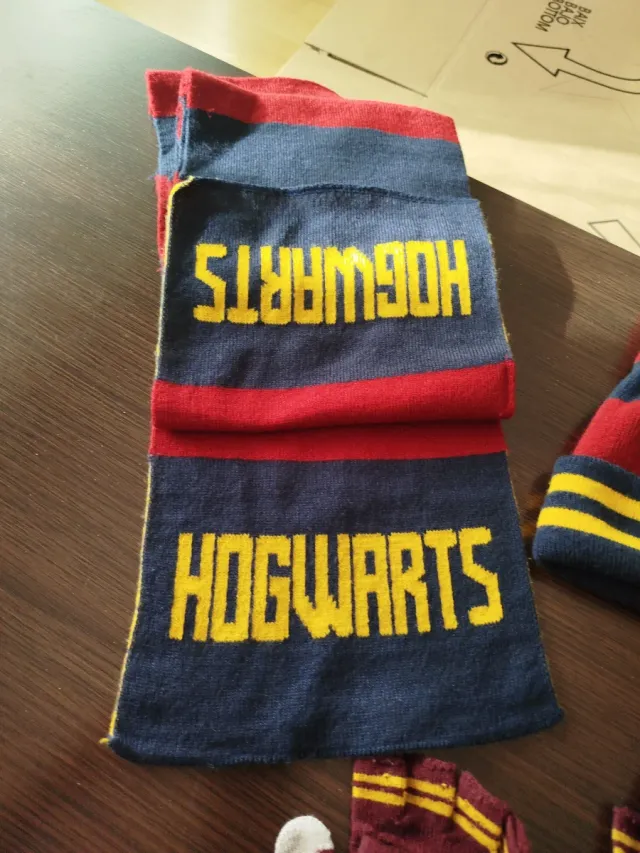 Conjunto Gorro, Bufanda y Guantes Harry Potter