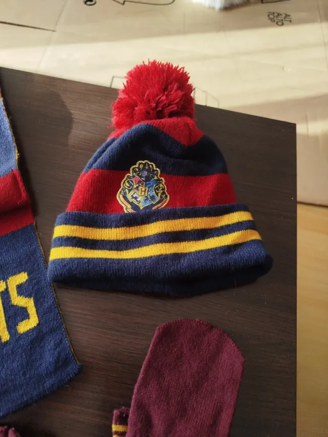 Conjunto Gorro, Bufanda y Guantes Harry Potter
