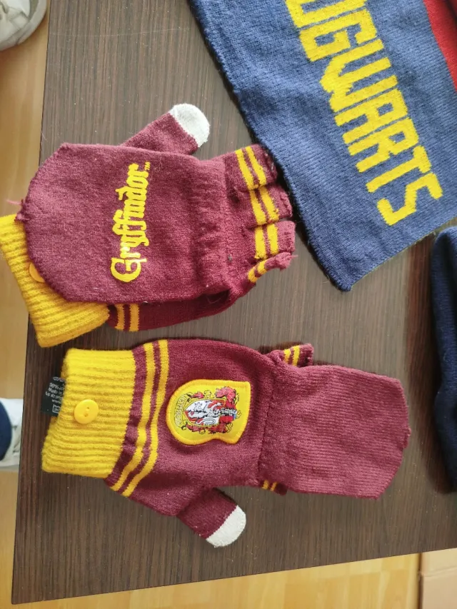 Conjunto Gorro, Bufanda y Guantes Harry Potter