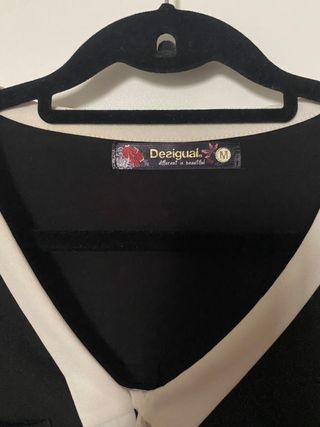 Camisa Desigual Negra con Detalles