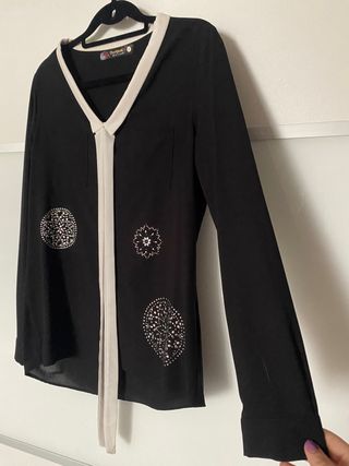 Camisa Desigual Negra con Detalles