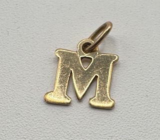 Colgante oro 18k letra M