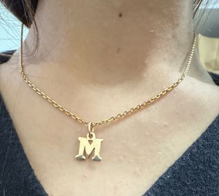 Colgante oro 18k letra M