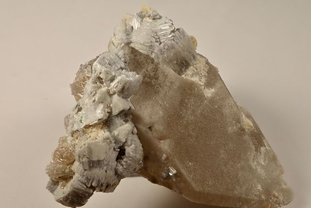 Mineral. Apatito grupo, berilo, torbernita, cuarzo