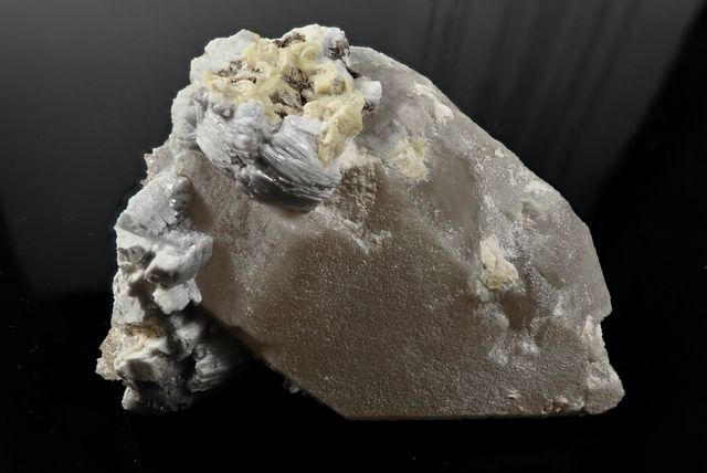 Mineral. Apatito grupo, berilo, torbernita, cuarzo