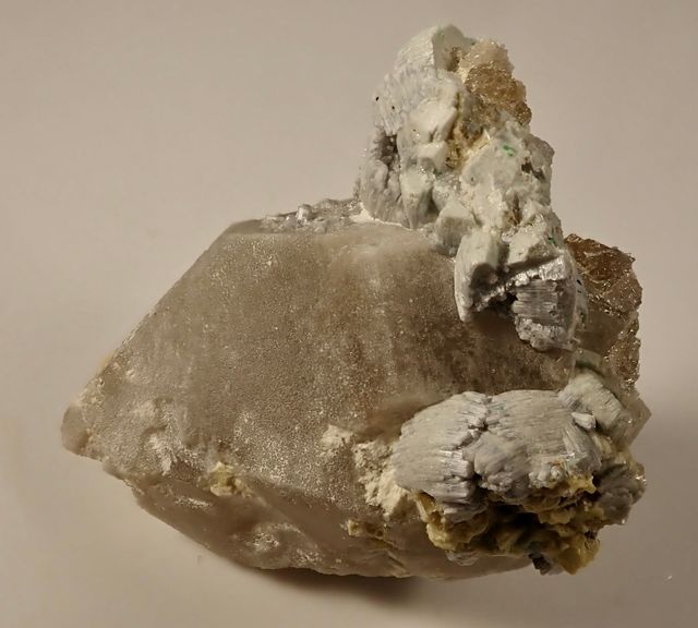 Mineral. Apatito grupo, berilo, torbernita, cuarzo