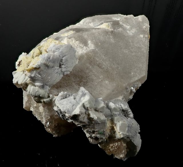 Mineral. Apatito grupo, berilo, torbernita, cuarzo