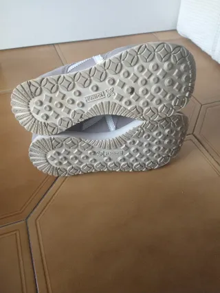 Zapatillas Munich grises y blancas