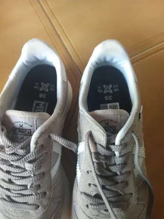 Zapatillas Munich grises y blancas