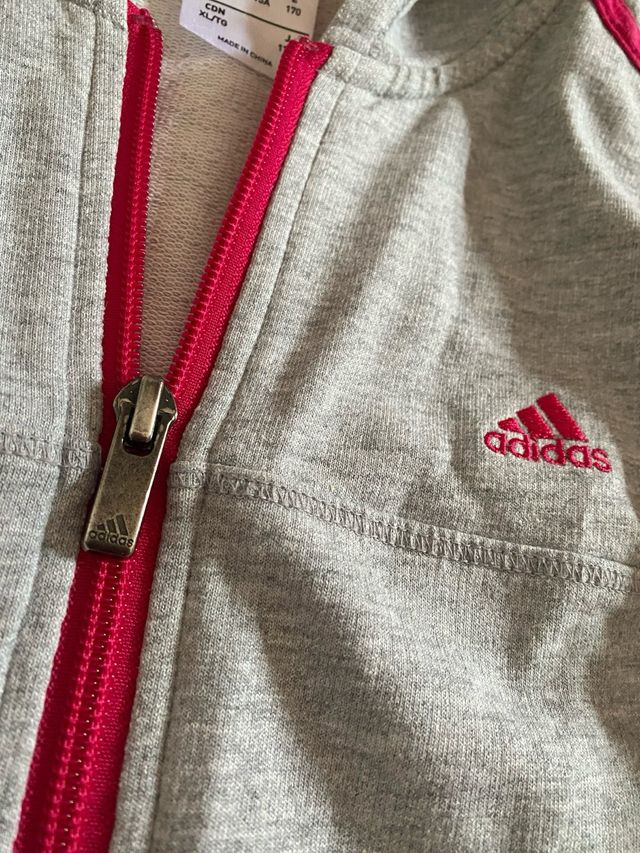 Chaqueta Adidas gris y rosa