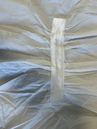 Blusa blanca con escote cuadrado