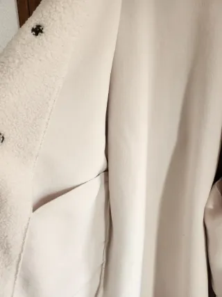 Abrigo JW Anderson x Uniqlo Blanco