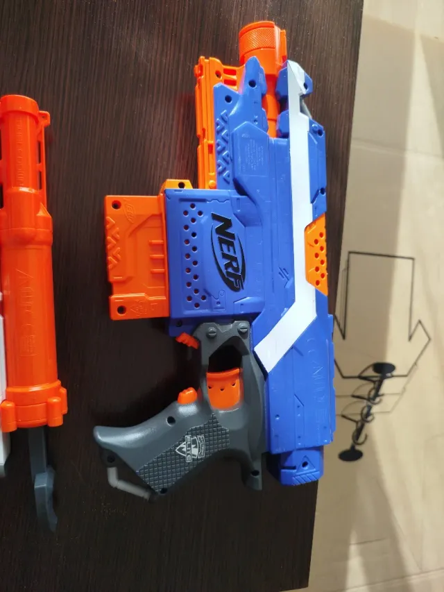 Pistolas Nerf y dardos