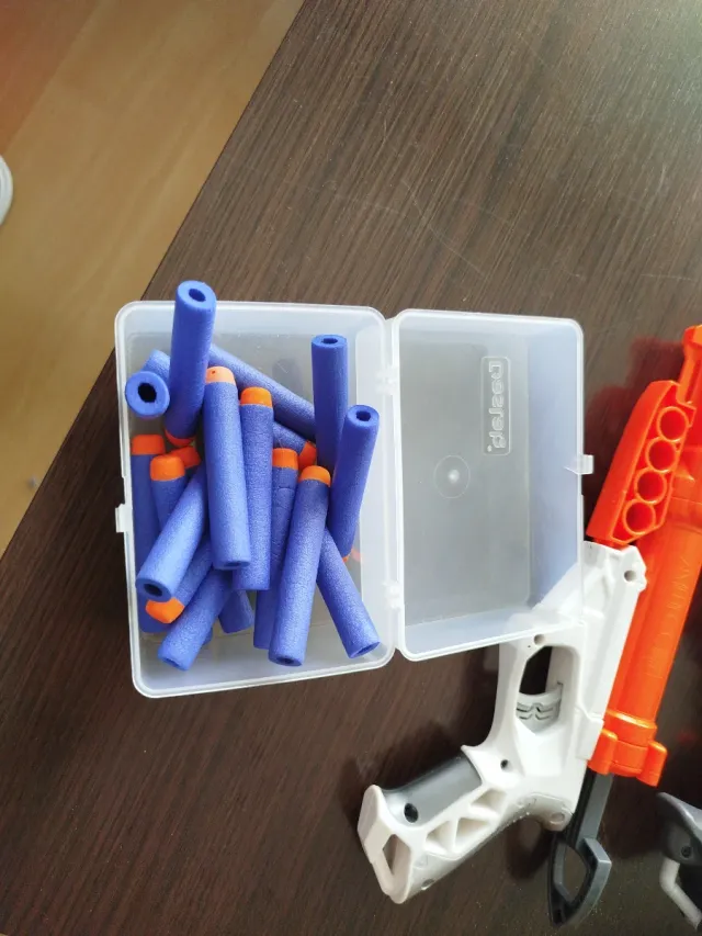 Pistolas Nerf y dardos