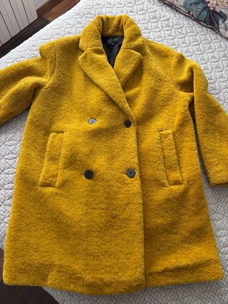 Abrigo Zara Amarillo