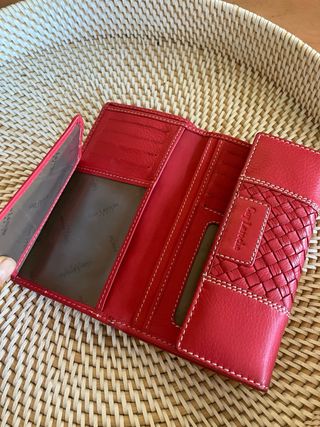 Cartera Mujer Piel Guy Laroche es color coral más