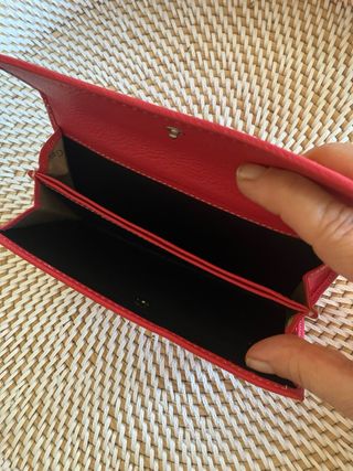 Cartera Mujer Piel Guy Laroche es color coral más