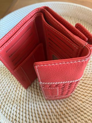 Cartera Mujer Piel Guy Laroche es color coral más