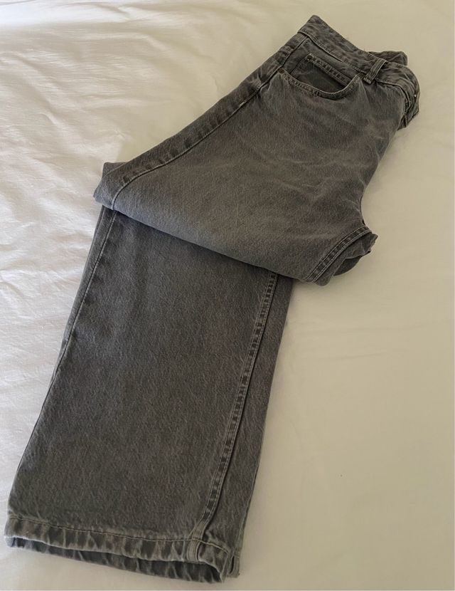 Pantalón baggy gris. “Pull & Bear” T/40