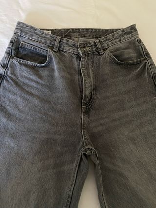Pantalón baggy gris. “Pull & Bear” T/40