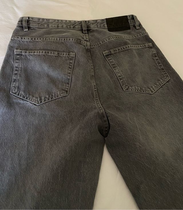 Pantalón baggy gris. “Pull & Bear” T/40