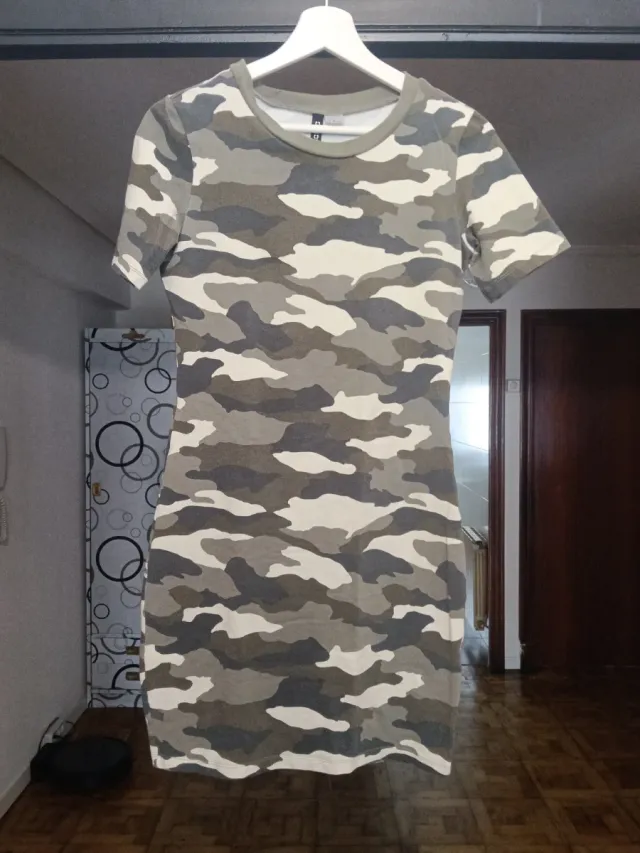 Vestido corto estampado camuflaje