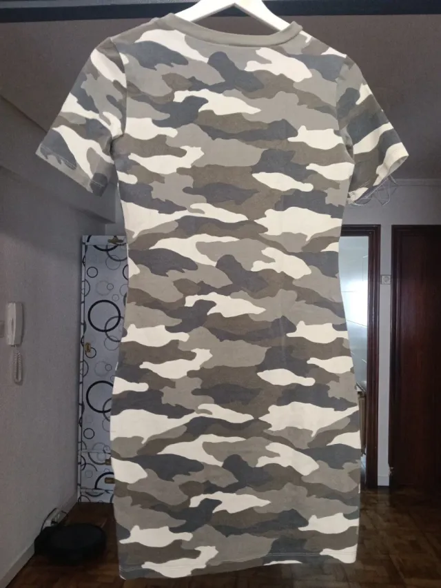 Vestido corto estampado camuflaje