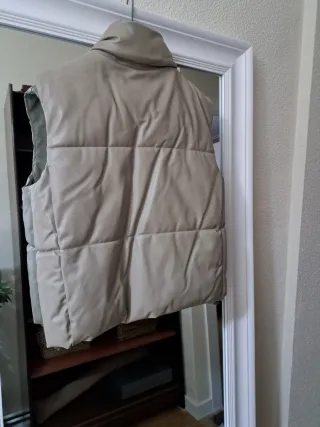 Chaleco efecto piel Zara beige