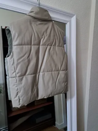 Chaleco efecto piel Zara beige