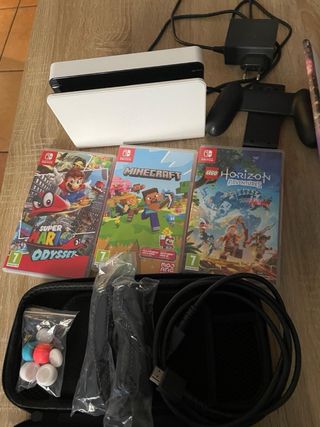 Nintendo Switch OLED Mario Kart 8 Deluxe