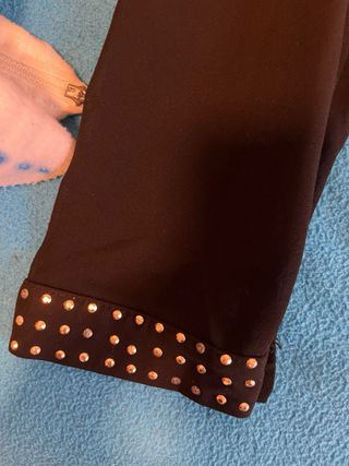 Camisa negra transparente con tachuelas