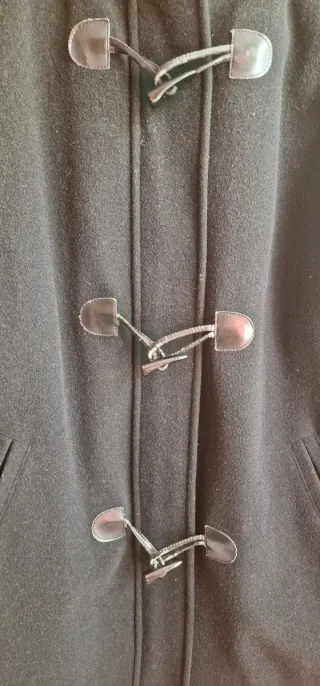 Trenca mujer negra con capucha