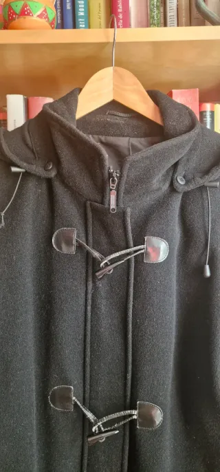 Trenca mujer negra con capucha