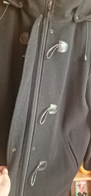 Trenca mujer negra con capucha