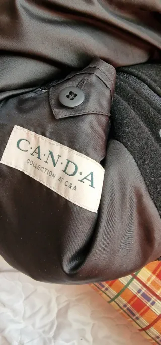 Trenca mujer negra con capucha